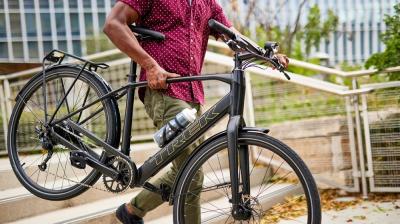 Trek FX+ 2 Stagger L Satin Mulsanne Blue Produktbild 23